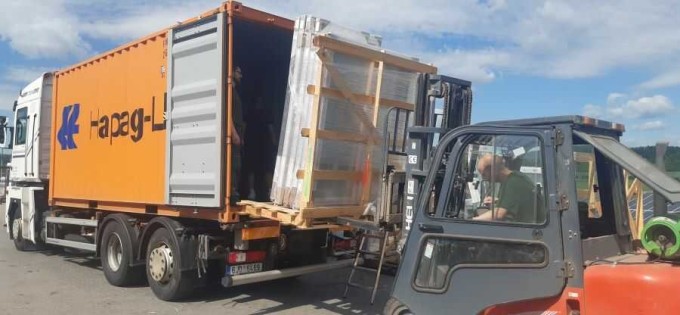 13 Fenster und 23 Balkone und Seiteneingänge wurden zum Bau von zwei Villen in das Königreich Kambodscha geschickt.