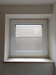 weißes Kunststofffenster