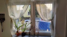 Weißes Fenster mit Dreifach-Isoliergla