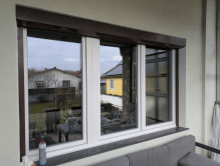 Dreiflügeliges PVC-Fenster in Weiß